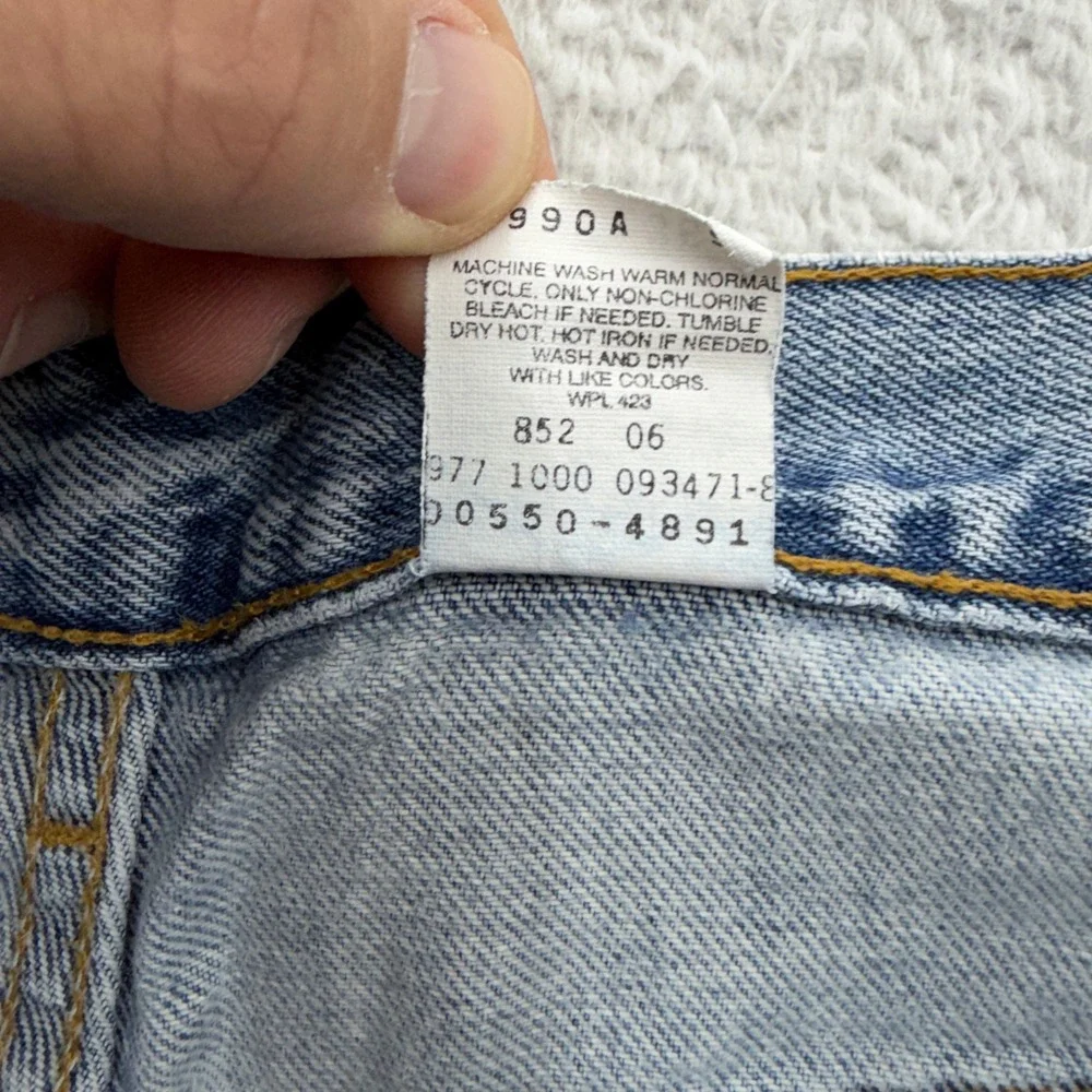 Vintage Levis 550 Relaxed Fit Jeans Mens 34x36 Light Wash Blue Tapered 90s 0550